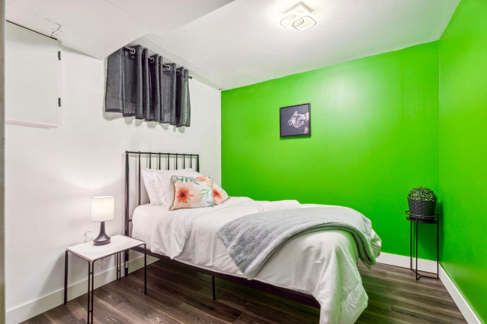 The Park House Retreat With Hot Tub * Calgary